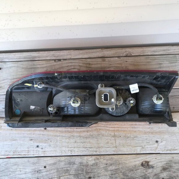 Magna Taillight Assembly Mopar W16W/921 - Picture 3 of 6